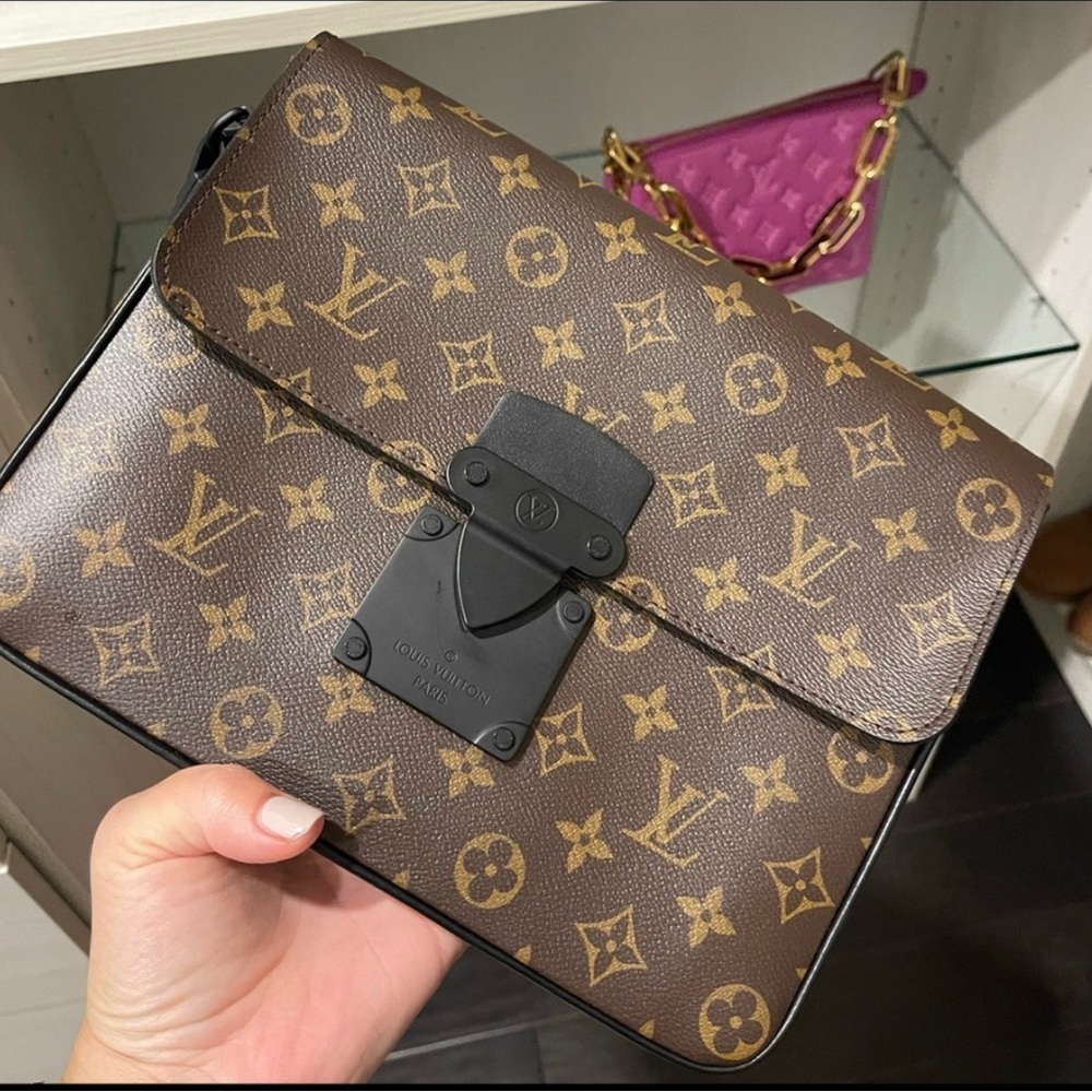 Louis Vuitton  S4 lock pouch
